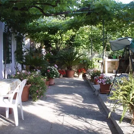 With A Parking Space شقة مالي لوشينغْ