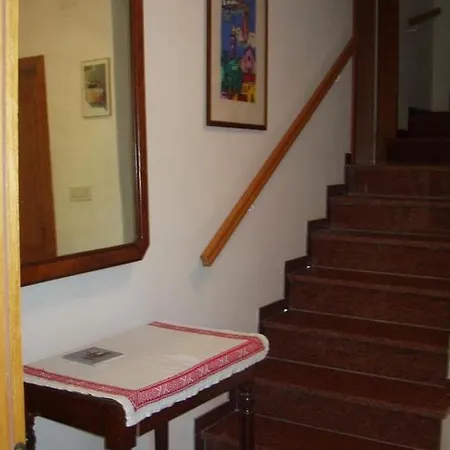 With A Parking Space * مالي لوشينغْ